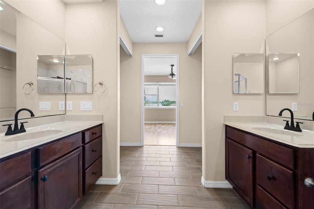 For Sale: $325,000 (3 beds, 2 baths, 2079 Square Feet)