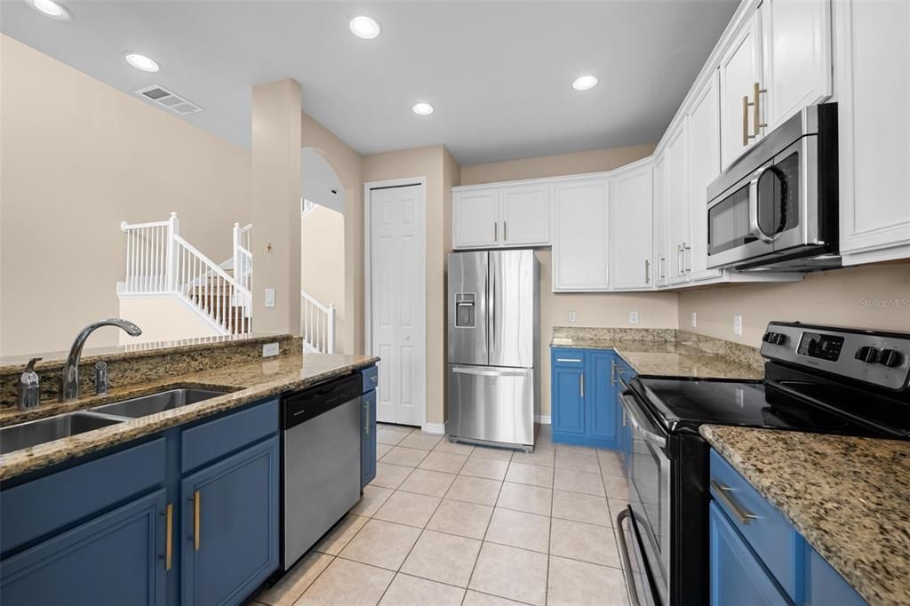 For Sale: $325,000 (3 beds, 2 baths, 2079 Square Feet)