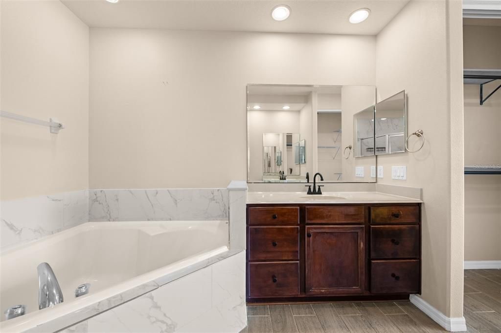 For Sale: $325,000 (3 beds, 2 baths, 2079 Square Feet)