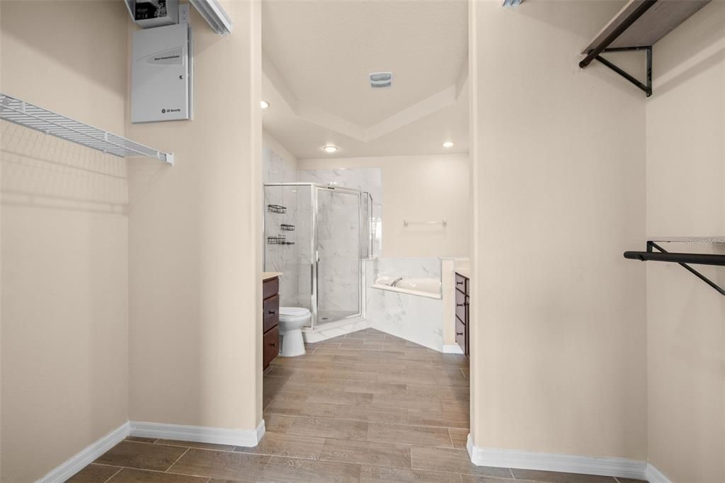 For Sale: $325,000 (3 beds, 2 baths, 2079 Square Feet)