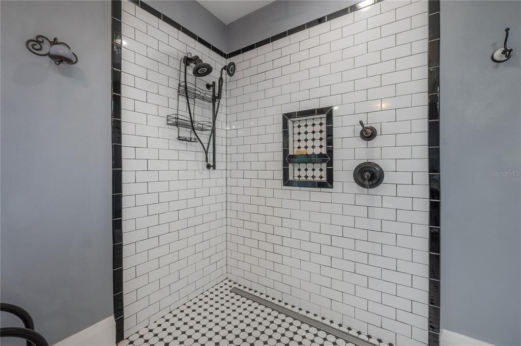 En Venta: $710,000 (4 camas, 3 baños, 1892 Pies cuadrados)