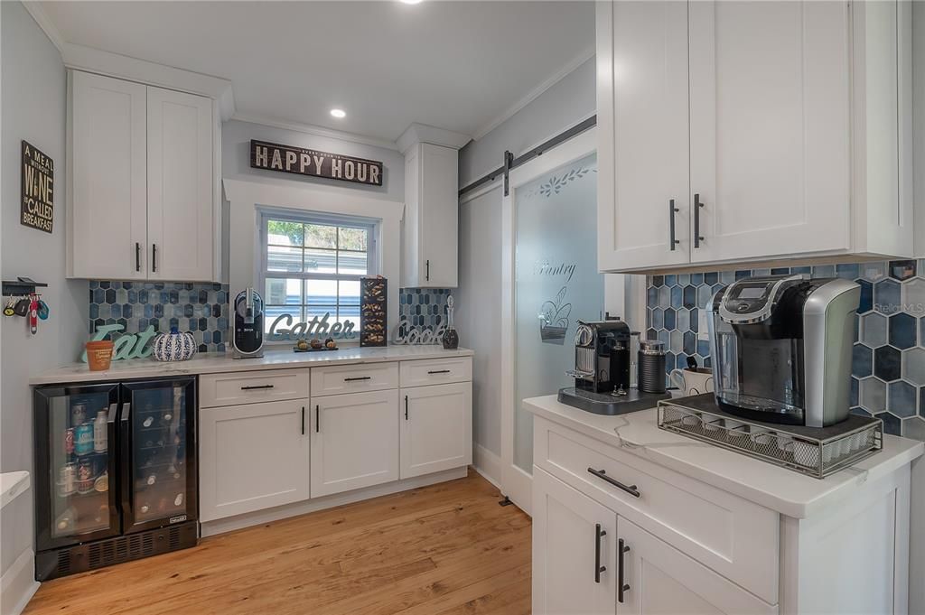 En Venta: $710,000 (4 camas, 3 baños, 1892 Pies cuadrados)