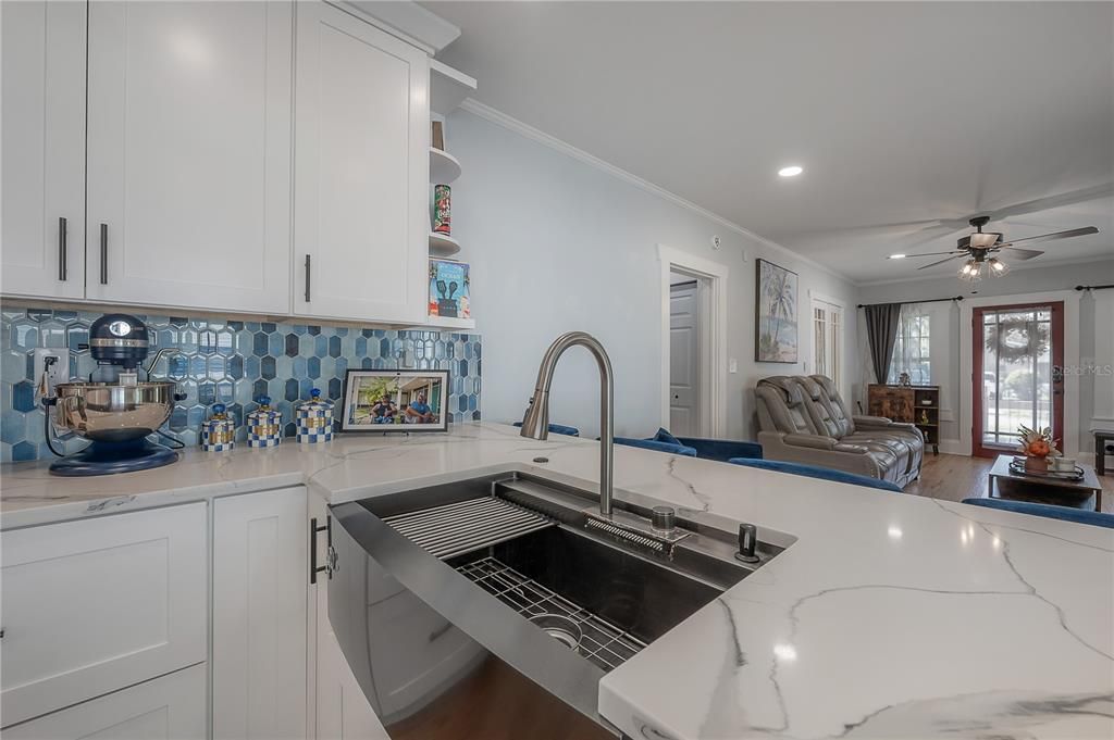 En Venta: $710,000 (4 camas, 3 baños, 1892 Pies cuadrados)