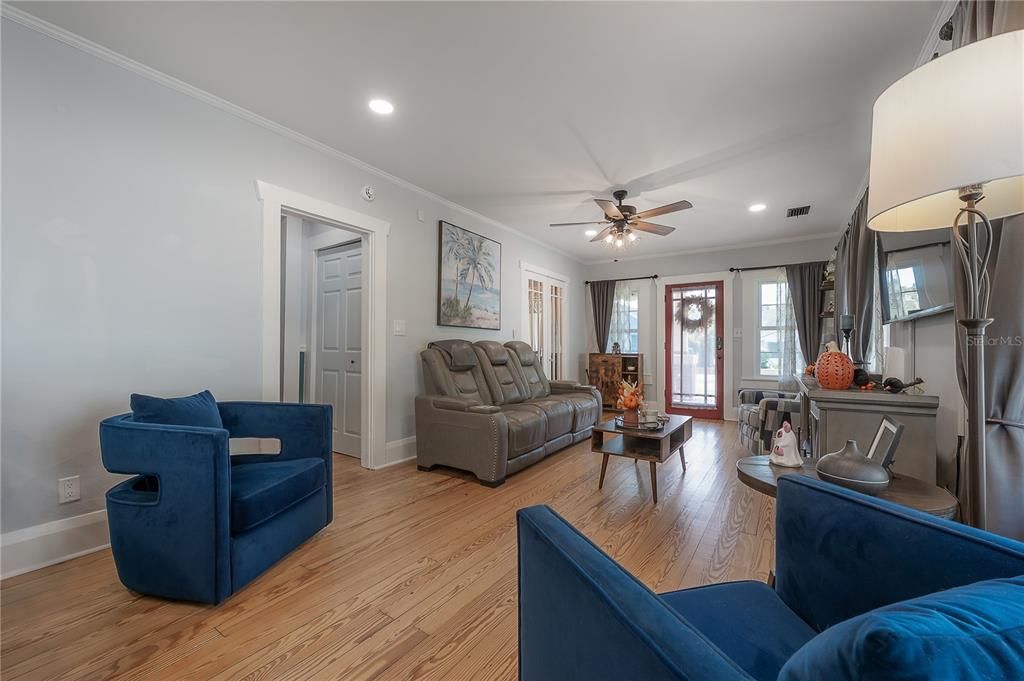 En Venta: $710,000 (4 camas, 3 baños, 1892 Pies cuadrados)