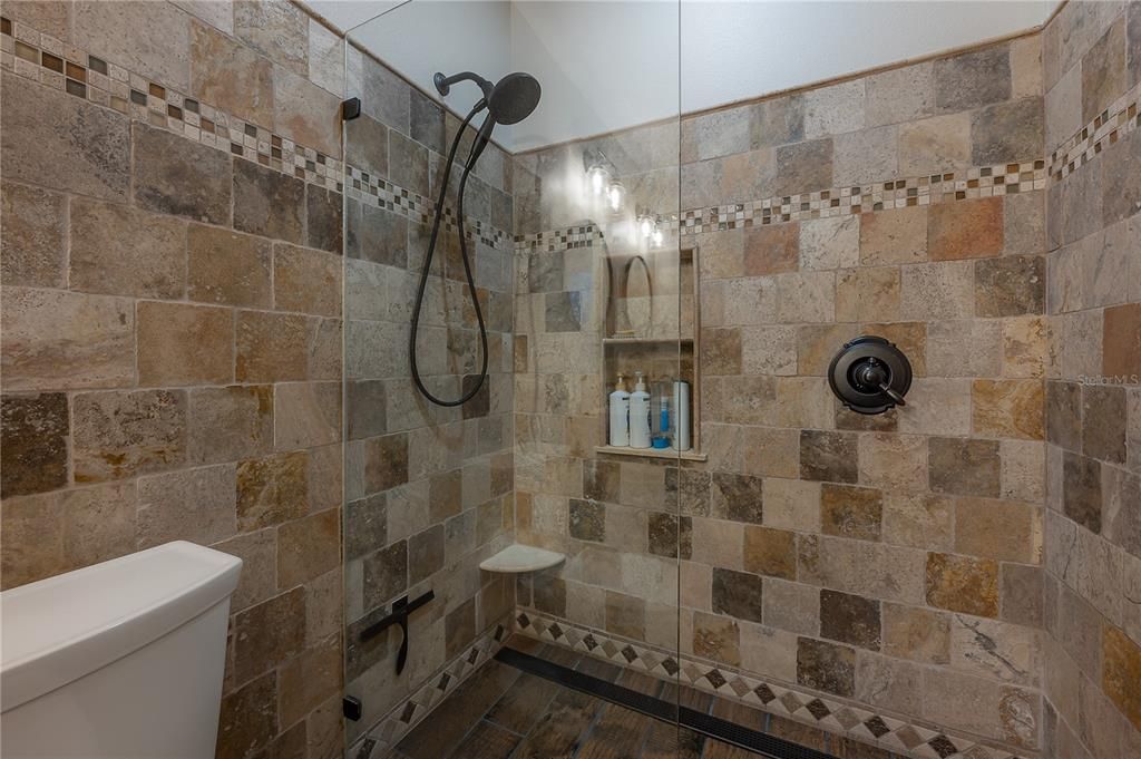En Venta: $710,000 (4 camas, 3 baños, 1892 Pies cuadrados)