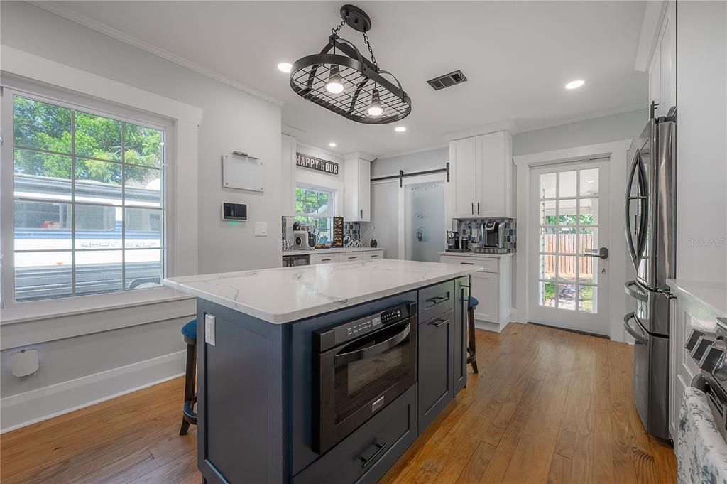 En Venta: $710,000 (4 camas, 3 baños, 1892 Pies cuadrados)