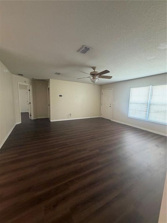 В аренду: $1,600 (3 спален, 2 ванн, 1320 Квадратных фут)
