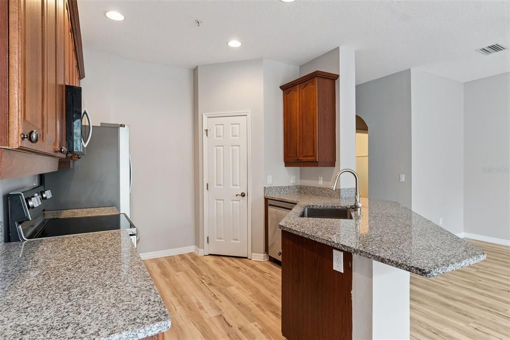En Venta: $330,000 (2 camas, 2 baños, 1558 Pies cuadrados)