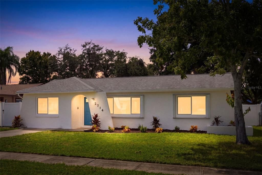 En Venta: $549,900 (4 camas, 3 baños, 1470 Pies cuadrados)
