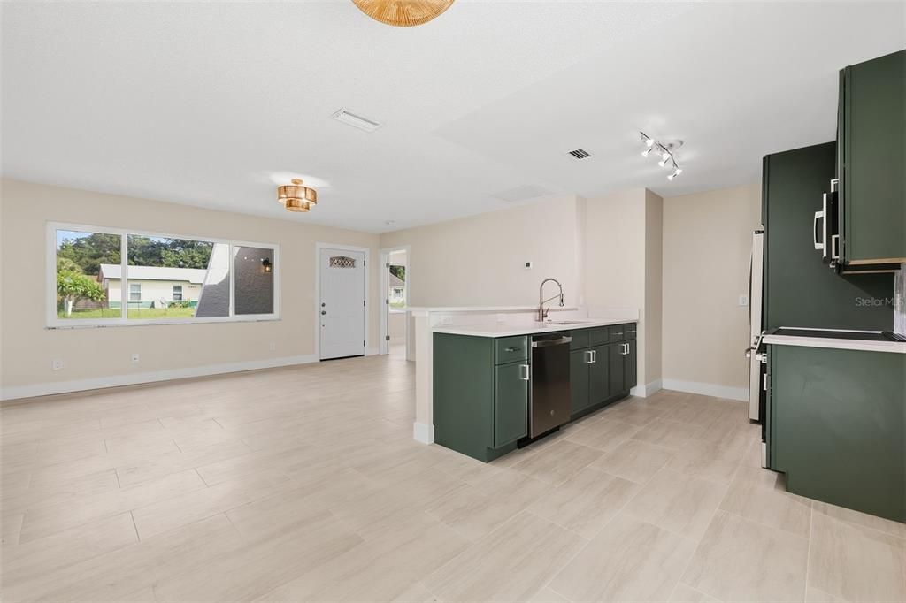 En Venta: $549,900 (4 camas, 3 baños, 1470 Pies cuadrados)
