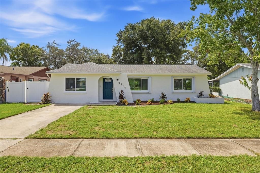 En Venta: $549,900 (4 camas, 3 baños, 1470 Pies cuadrados)