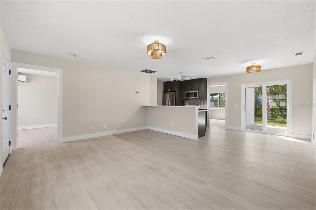 En Venta: $549,900 (4 camas, 3 baños, 1470 Pies cuadrados)