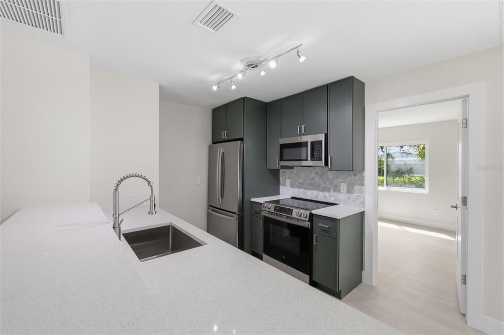 En Venta: $549,900 (4 camas, 3 baños, 1470 Pies cuadrados)