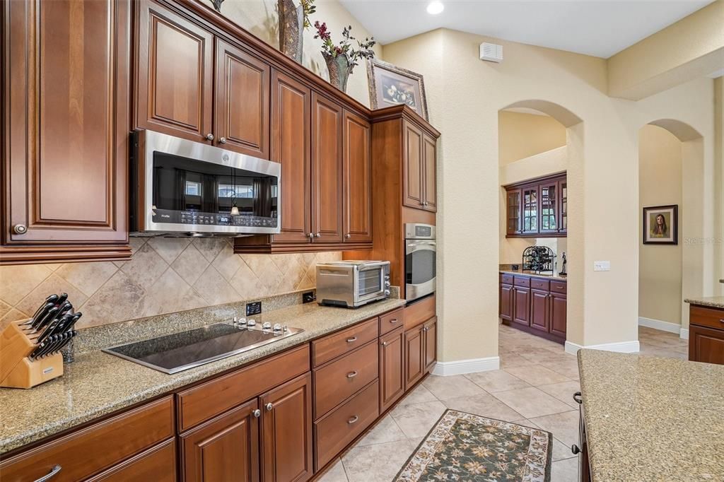 En Venta: $1,799,000 (4 camas, 3 baños, 3612 Pies cuadrados)
