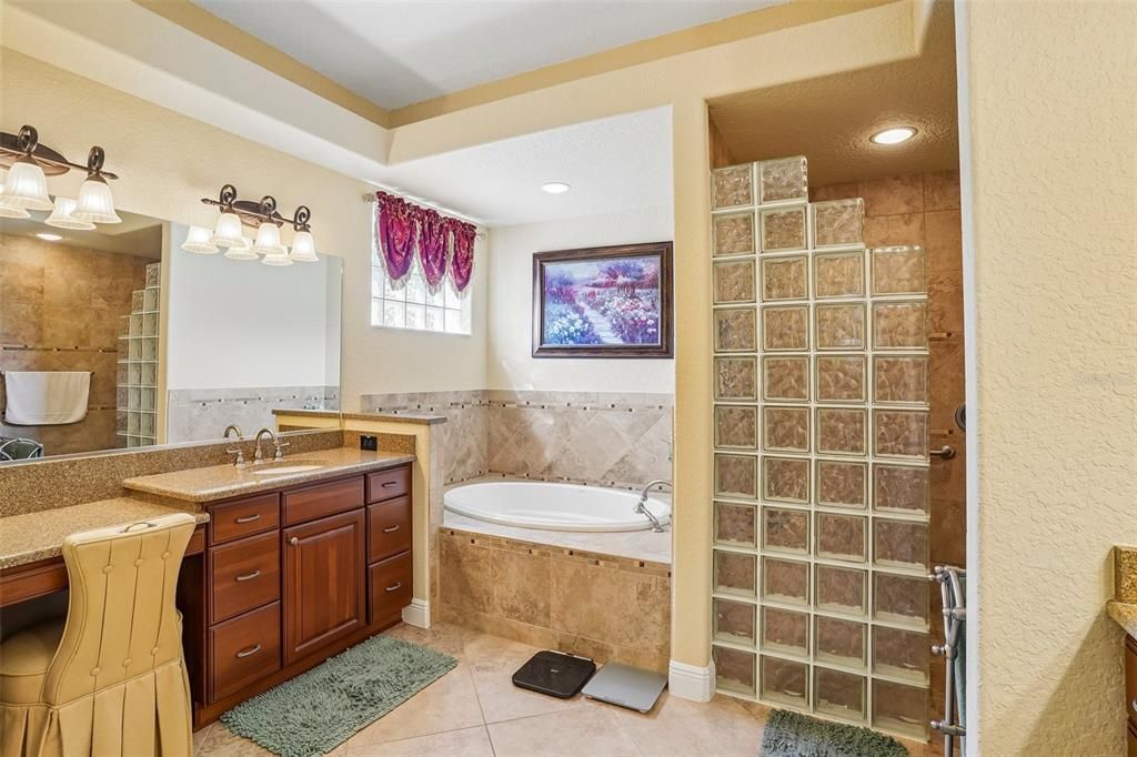 En Venta: $1,799,000 (4 camas, 3 baños, 3612 Pies cuadrados)
