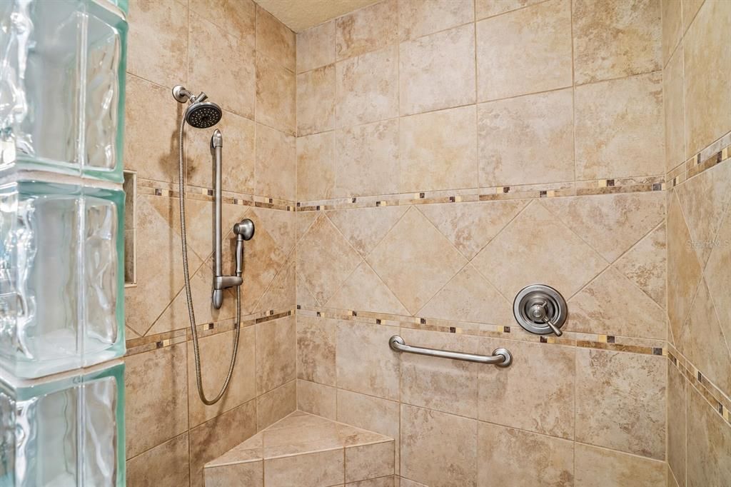 En Venta: $1,799,000 (4 camas, 3 baños, 3612 Pies cuadrados)