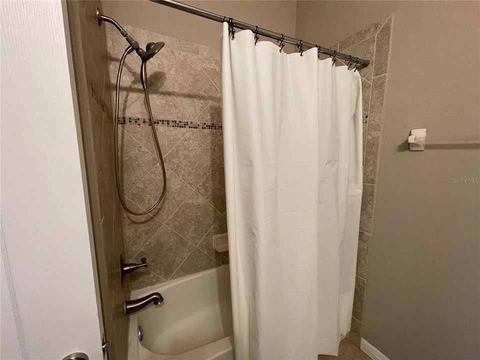 For Rent: $2,995 (3 beds, 2 baths, 1776 Square Feet)