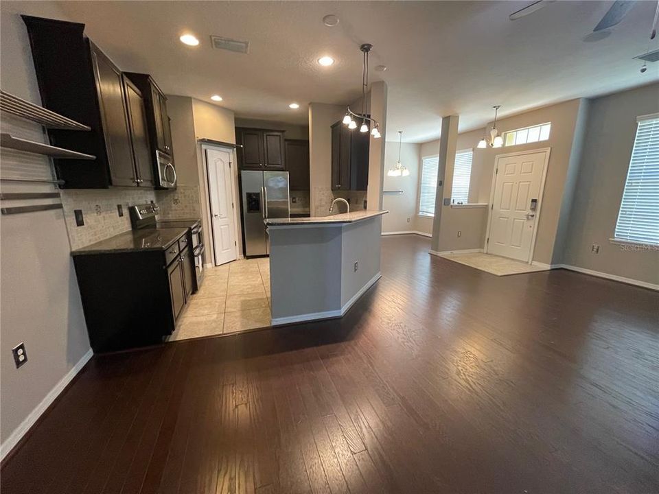 For Rent: $2,995 (3 beds, 2 baths, 1776 Square Feet)