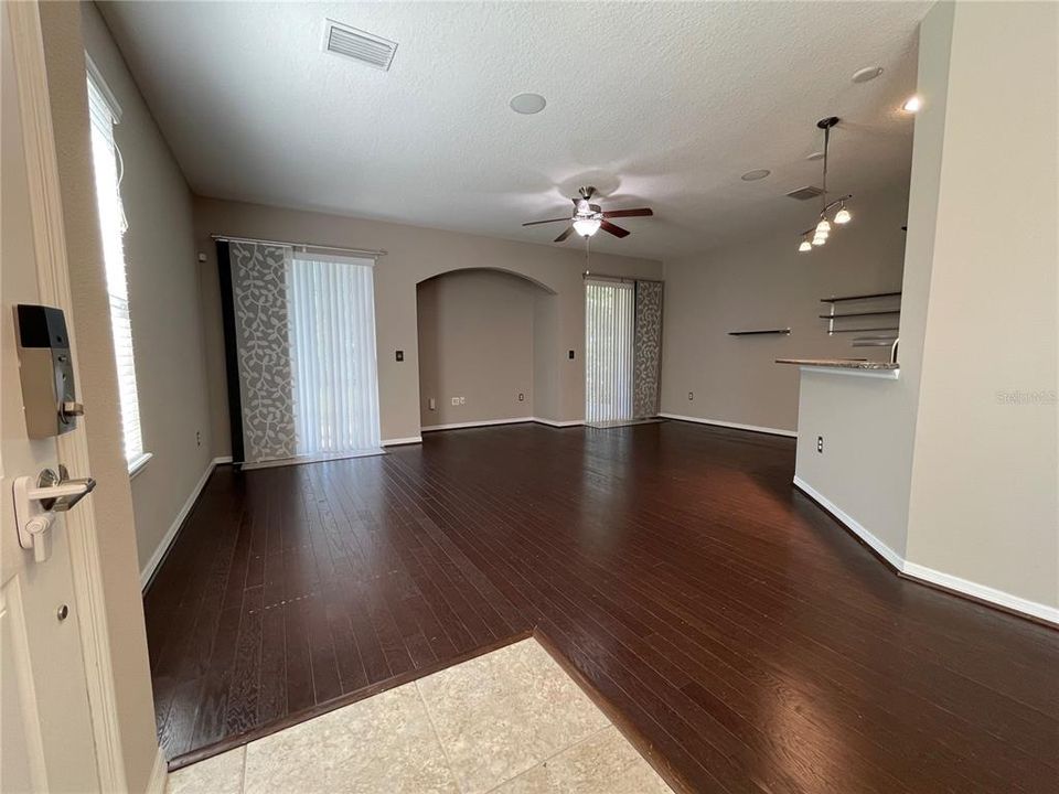 For Rent: $2,995 (3 beds, 2 baths, 1776 Square Feet)