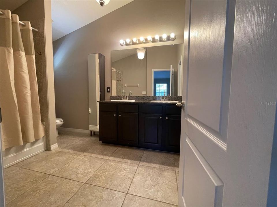 For Rent: $2,995 (3 beds, 2 baths, 1776 Square Feet)