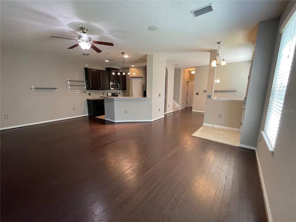 For Rent: $2,995 (3 beds, 2 baths, 1776 Square Feet)