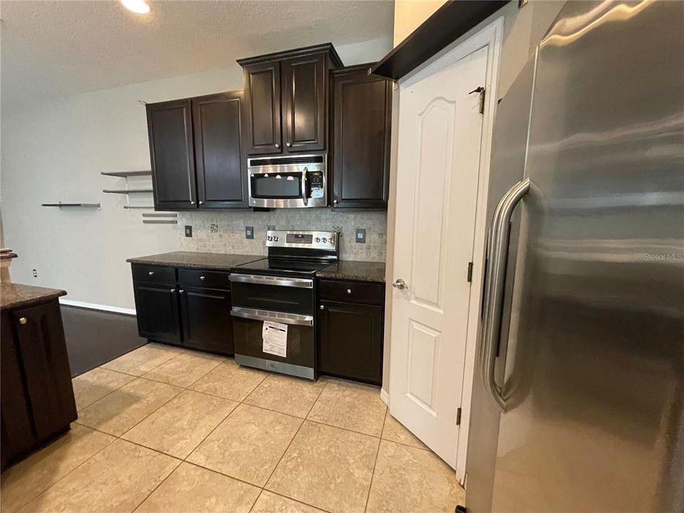 For Rent: $2,995 (3 beds, 2 baths, 1776 Square Feet)