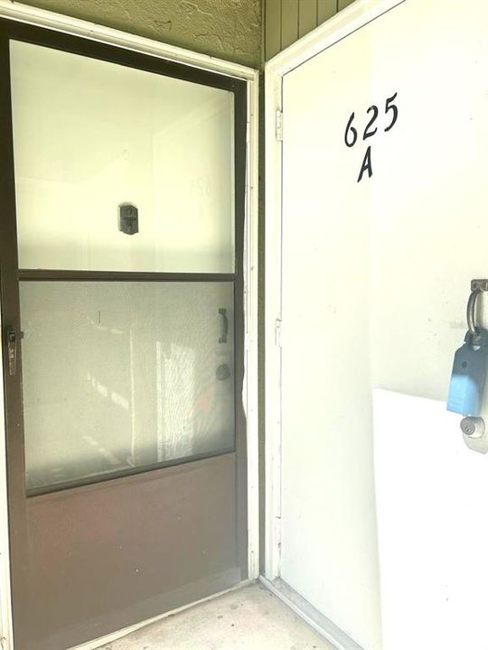For Sale: $95,900 (2 beds, 1 baths, 1019 Square Feet)