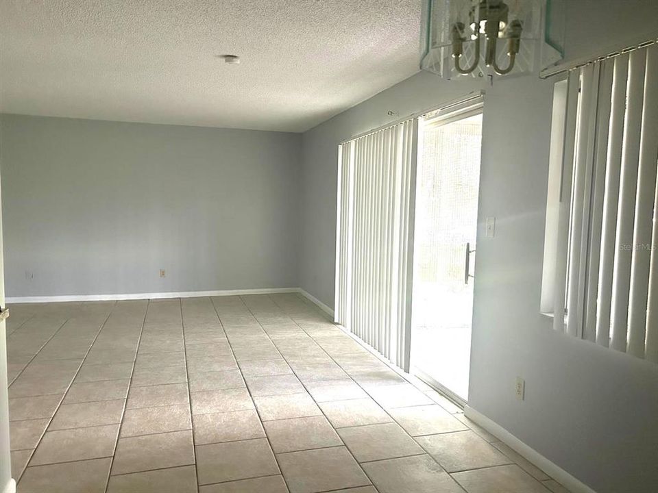 For Sale: $95,900 (2 beds, 1 baths, 1019 Square Feet)