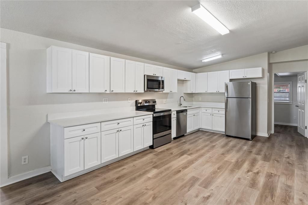 For Sale: $349,900 (3 beds, 2 baths, 1710 Square Feet)
