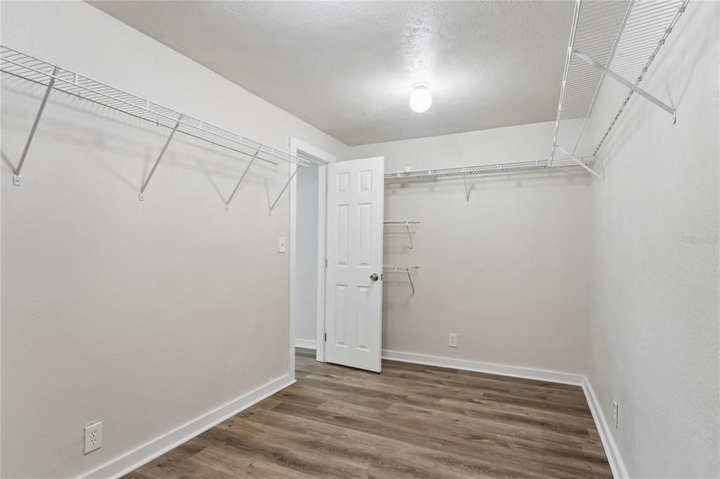 For Sale: $349,900 (3 beds, 2 baths, 1710 Square Feet)