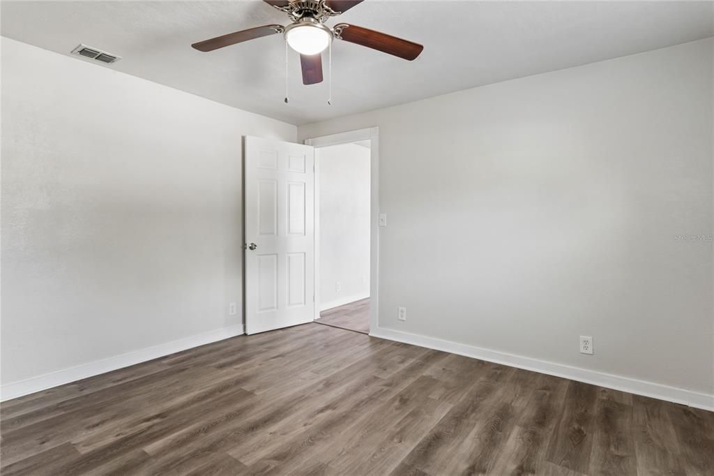 For Sale: $349,900 (3 beds, 2 baths, 1710 Square Feet)