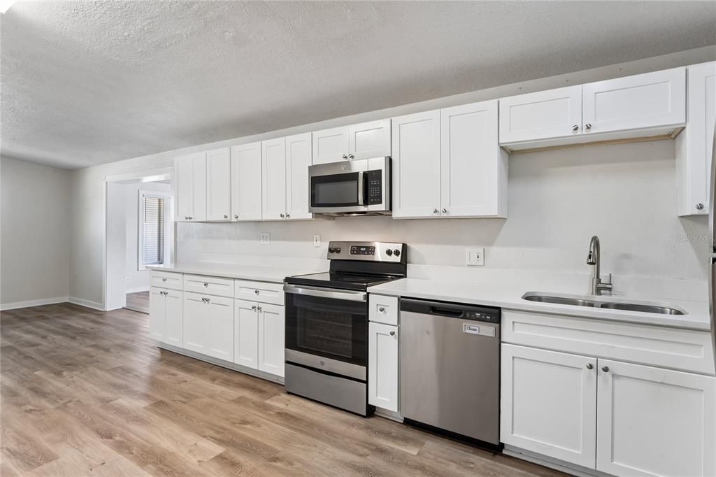 For Sale: $349,900 (3 beds, 2 baths, 1710 Square Feet)