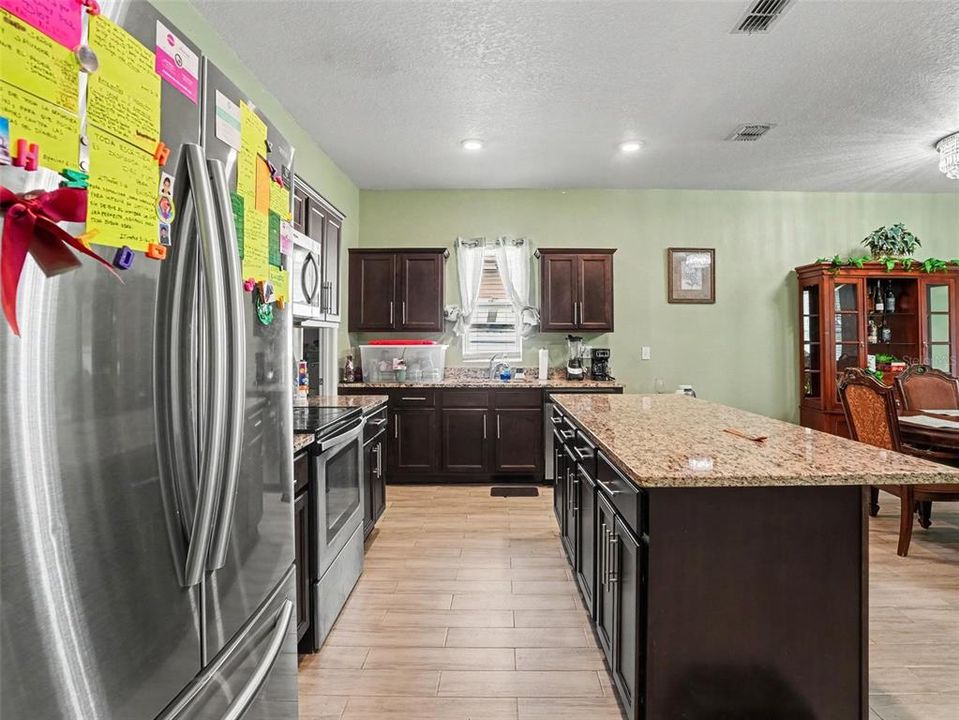 For Sale: $279,900 (3 beds, 2 baths, 1655 Square Feet)