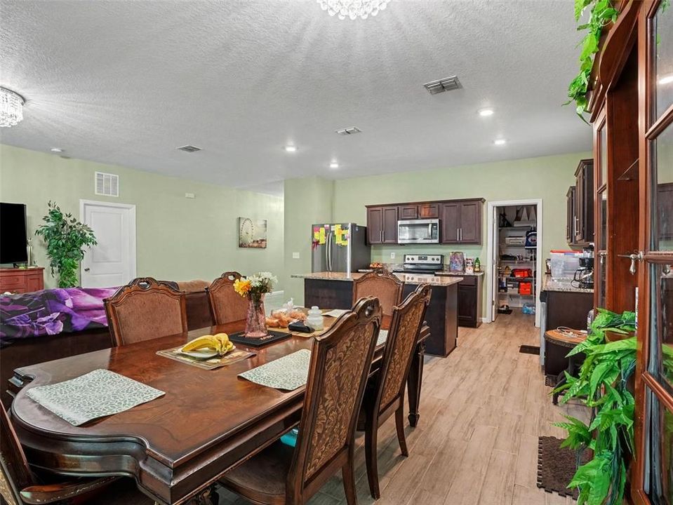 For Sale: $279,900 (3 beds, 2 baths, 1655 Square Feet)