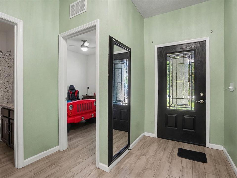 For Sale: $279,900 (3 beds, 2 baths, 1655 Square Feet)