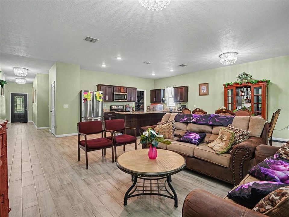 For Sale: $279,900 (3 beds, 2 baths, 1655 Square Feet)
