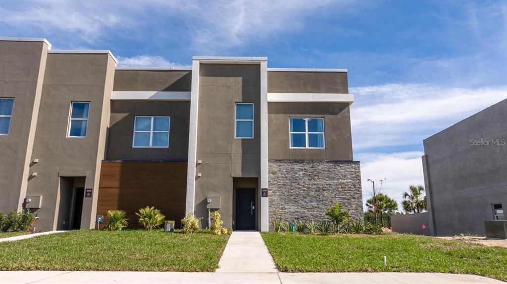 For Sale: $595,000 (5 beds, 4 baths, 2133 Square Feet)