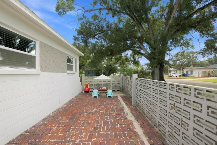 For Sale: $380,000 (3 beds, 1 baths, 1305 Square Feet)