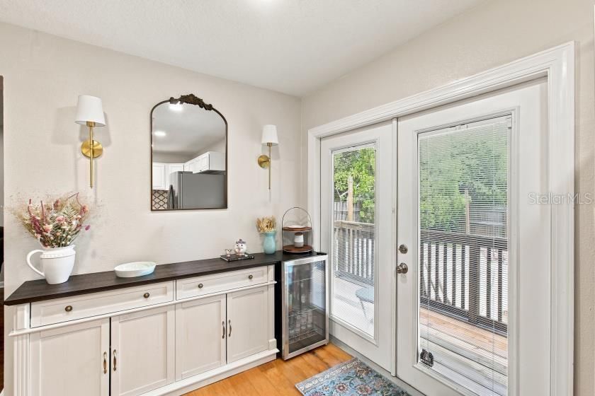 For Sale: $380,000 (3 beds, 1 baths, 1305 Square Feet)