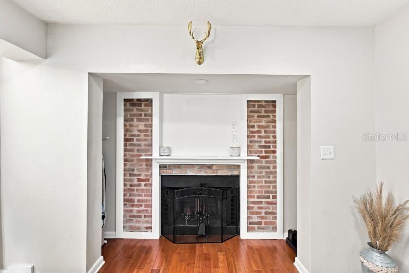 For Sale: $380,000 (3 beds, 1 baths, 1305 Square Feet)