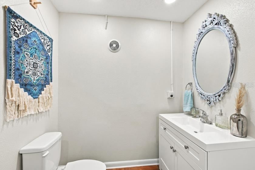 For Sale: $380,000 (3 beds, 1 baths, 1305 Square Feet)