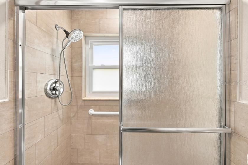 For Sale: $380,000 (3 beds, 1 baths, 1305 Square Feet)