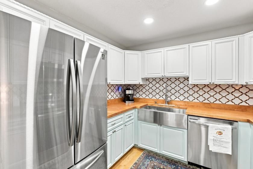 For Sale: $380,000 (3 beds, 1 baths, 1305 Square Feet)
