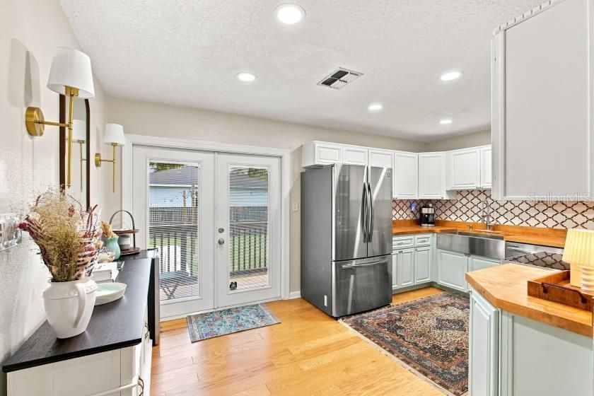 For Sale: $380,000 (3 beds, 1 baths, 1305 Square Feet)