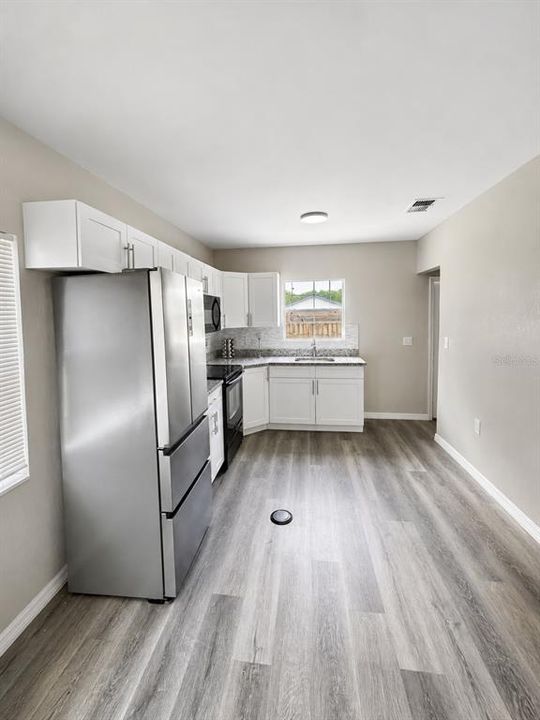 For Sale: $240,000 (2 beds, 1 baths, 800 Square Feet)