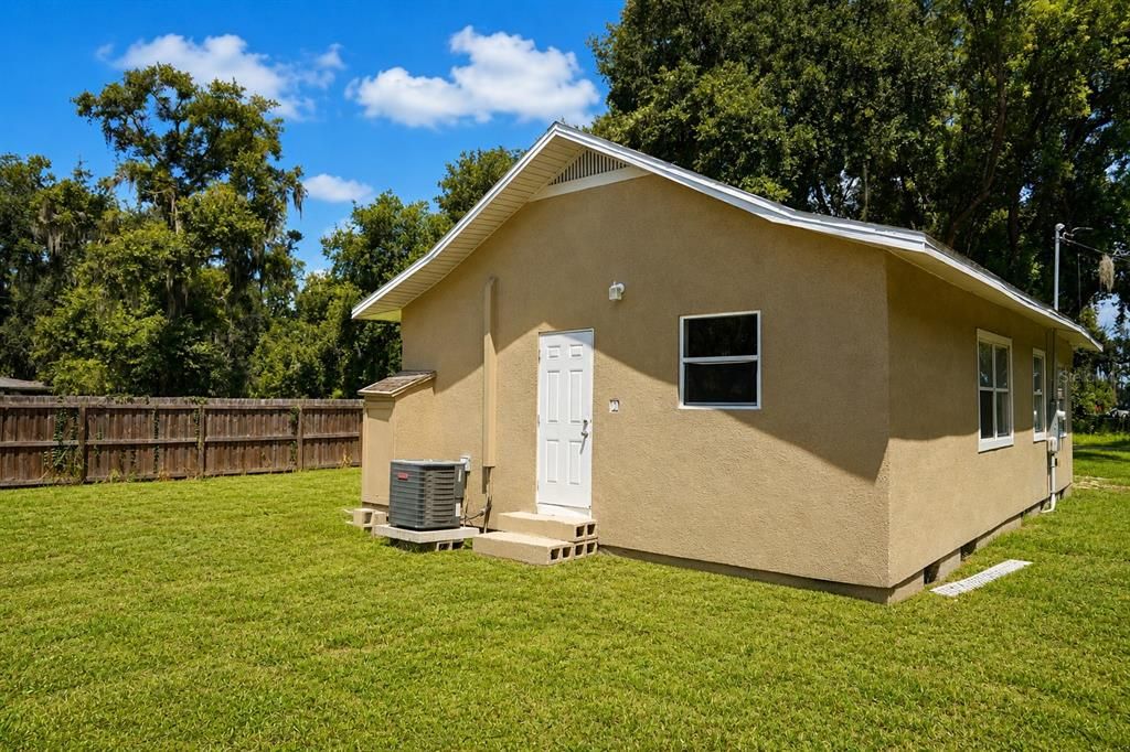 For Sale: $240,000 (2 beds, 1 baths, 800 Square Feet)