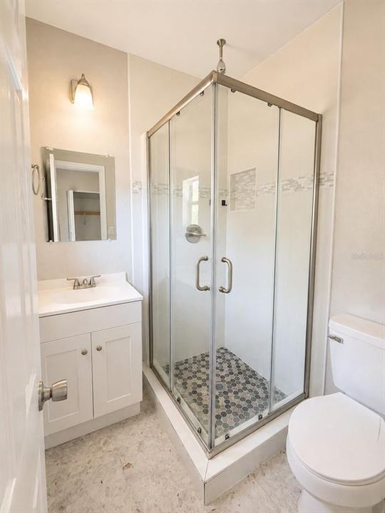 For Sale: $240,000 (2 beds, 1 baths, 800 Square Feet)