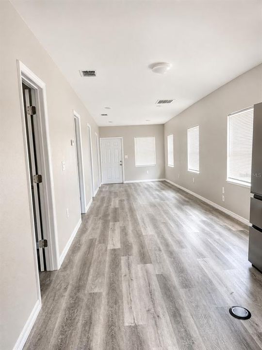 For Sale: $240,000 (2 beds, 1 baths, 800 Square Feet)