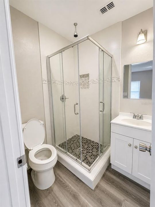 For Sale: $240,000 (2 beds, 1 baths, 800 Square Feet)