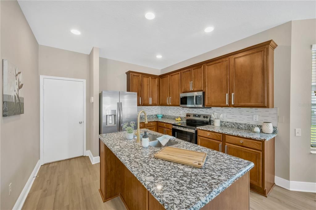 En Venta: $449,900 (4 camas, 3 baños, 2754 Pies cuadrados)